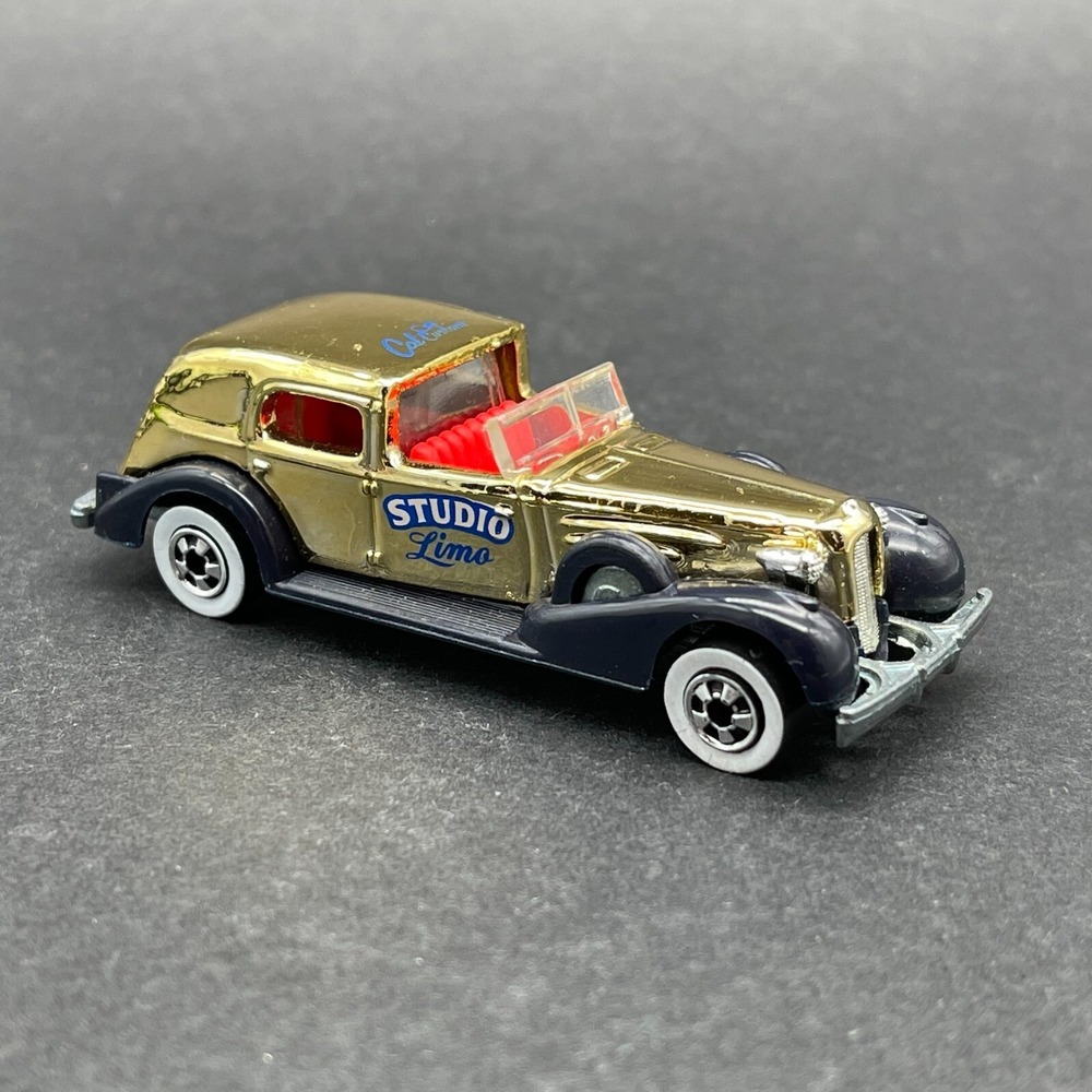 Hot Wheels Cal Custom Classic 1935 Cadillac Studio Limo‎ Limousine Car Gold 1/64